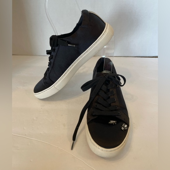 Kenneth Cole black sneakers with Bee charms size 7 M - Picture 2 of 7